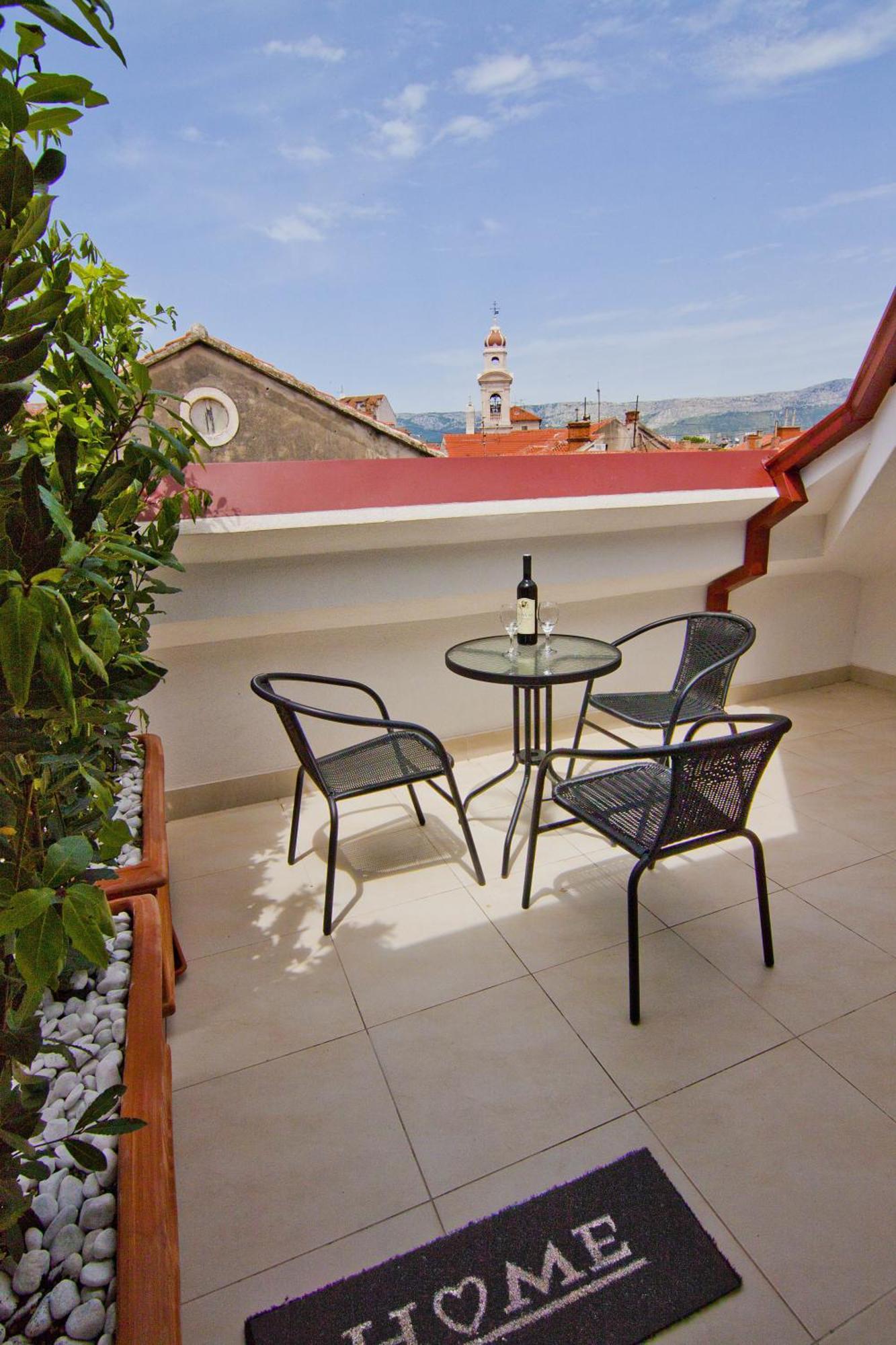 Laura Lux Suites Split Quarto foto