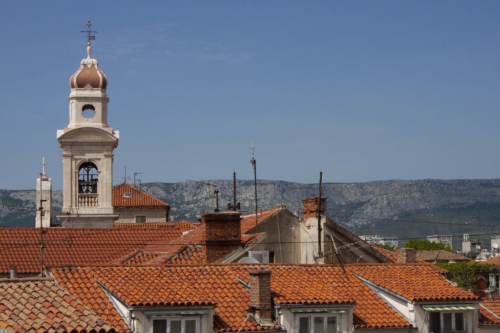 Laura Lux Suites Split Quarto foto