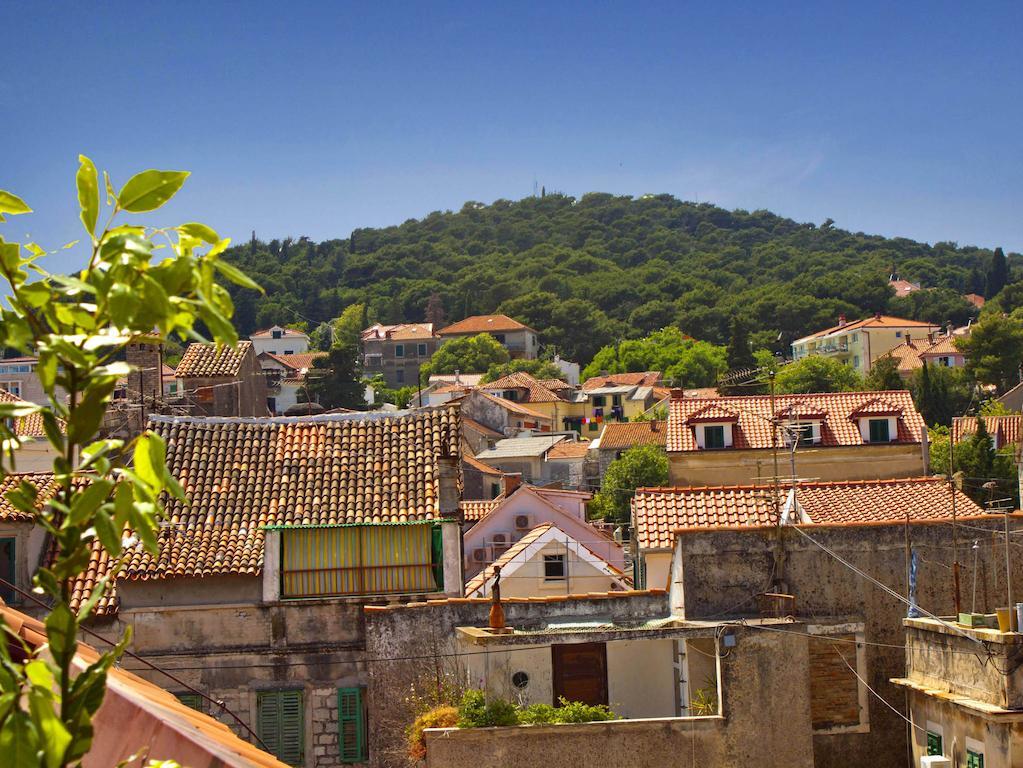 Laura Lux Suites Split Quarto foto